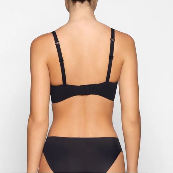 SKIMS PLUNGE BRA ONYX SMALL NWT IN PACKAGING - Picture 4 of 7